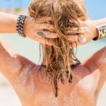 Routine de soins naturels pour les cheveux en été